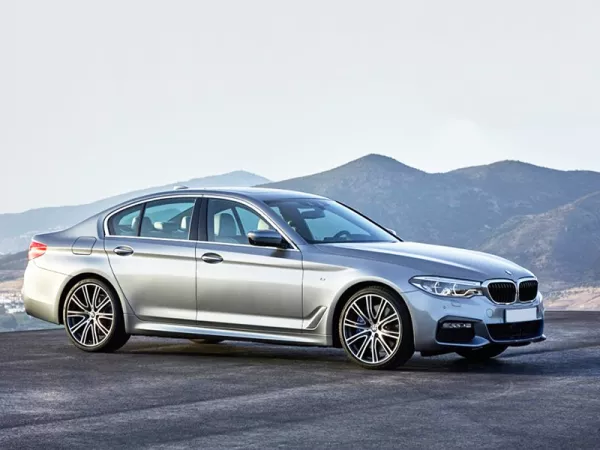 Dịch vụ thay Kính chắn gió xe BMW 520i tận nơi